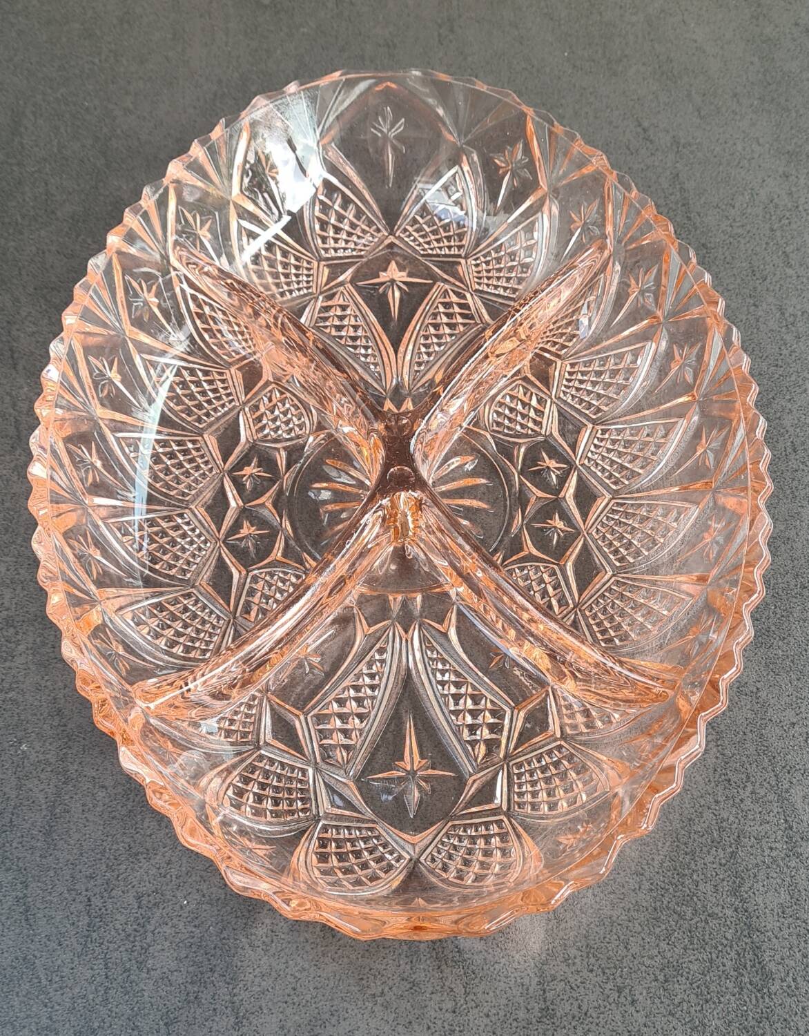 Serviteur apéritif en verre rose : Art Déco