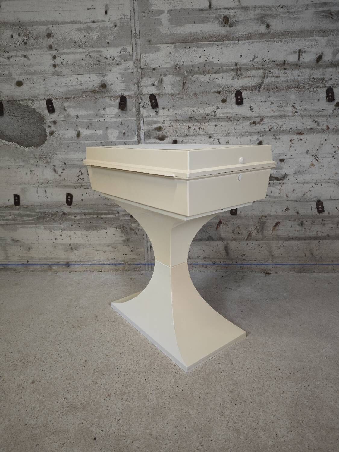 Flair dressing table for Prisunic