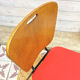 Chaise rouge et bois