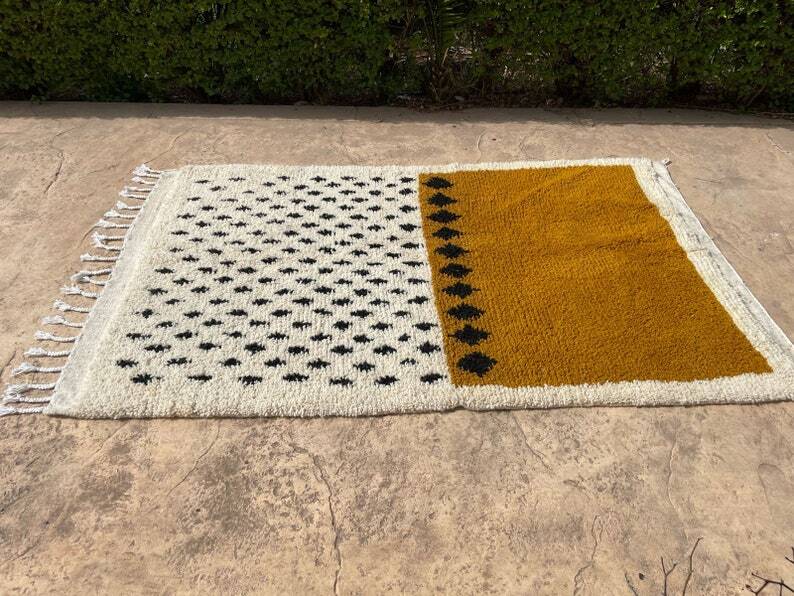 Tapis beni ouraine tissè main traditionnelle taille 200 x 300 cm