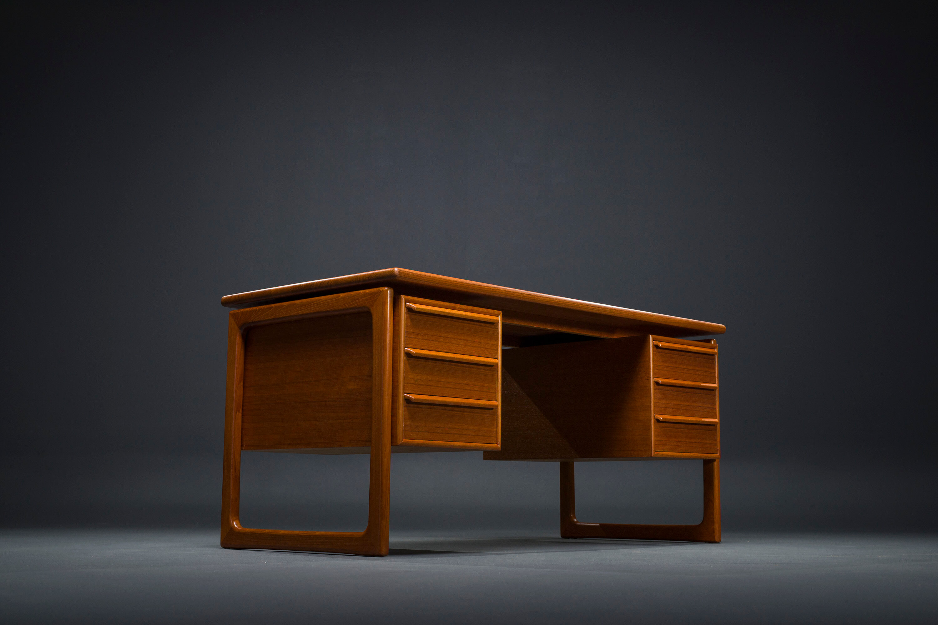 Mid-Century Teak Freestanding Desk from GV Møbler, 1970s