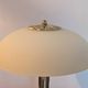 Lampe à poser vintage revisitée – Métal doré & Abat-jour opaline
