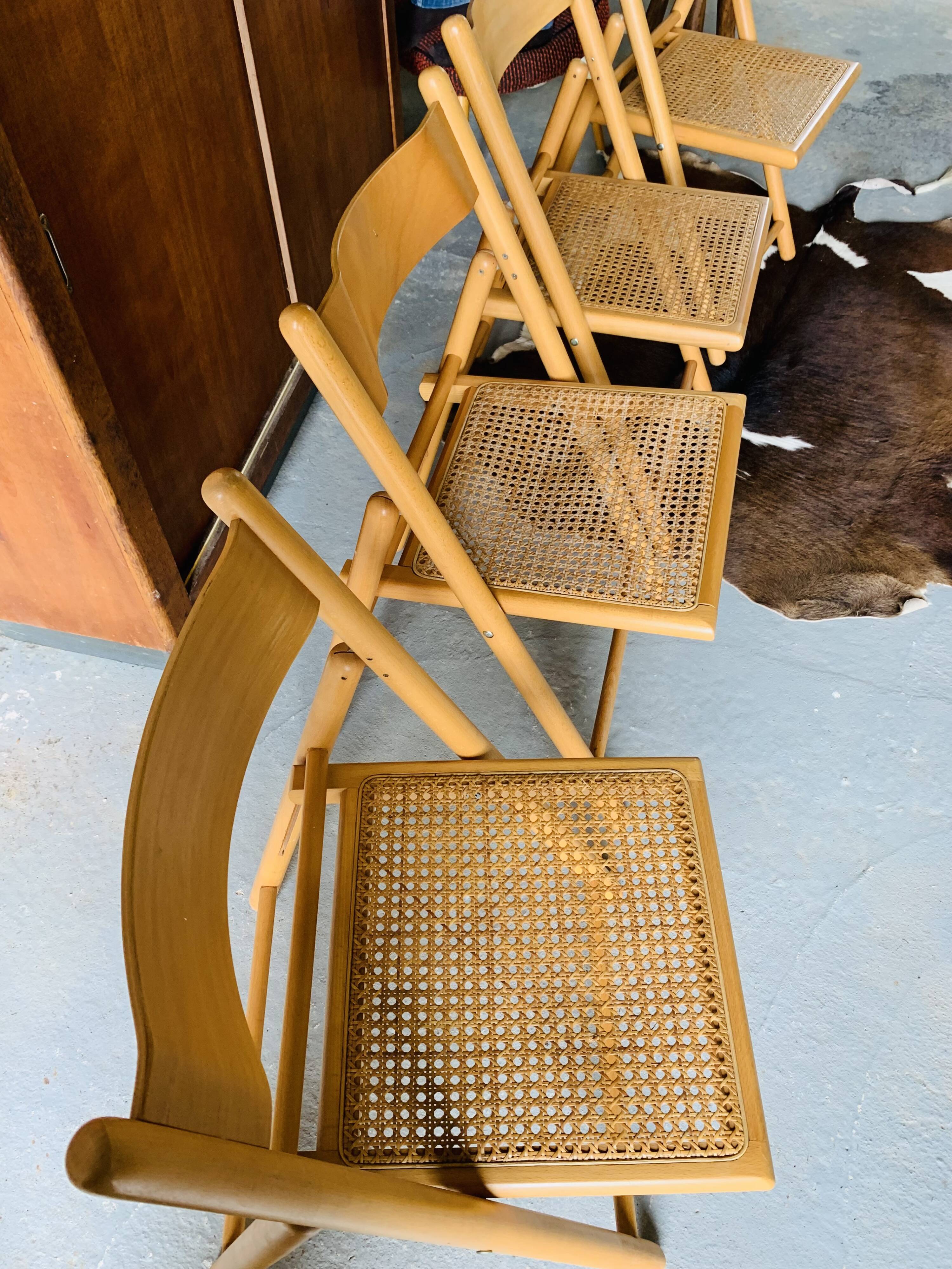 Set of 4 folding chairs