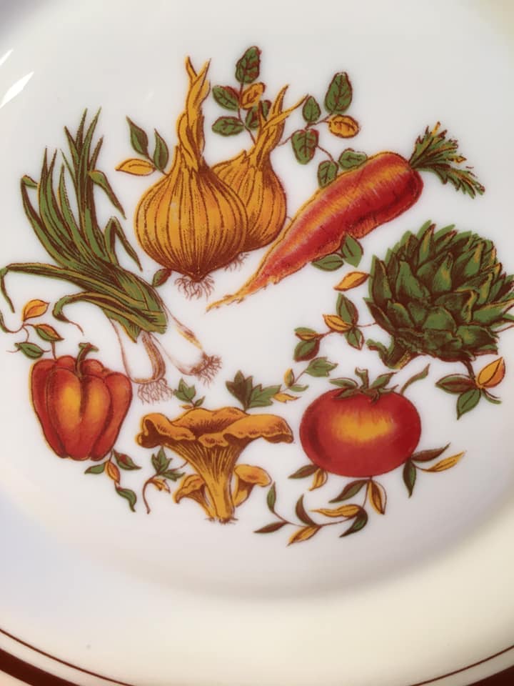 10 arcopal plates (5 flats and 5 hollows)