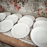 12 assiettes à dessert en porcelaine Manufacture double filet or