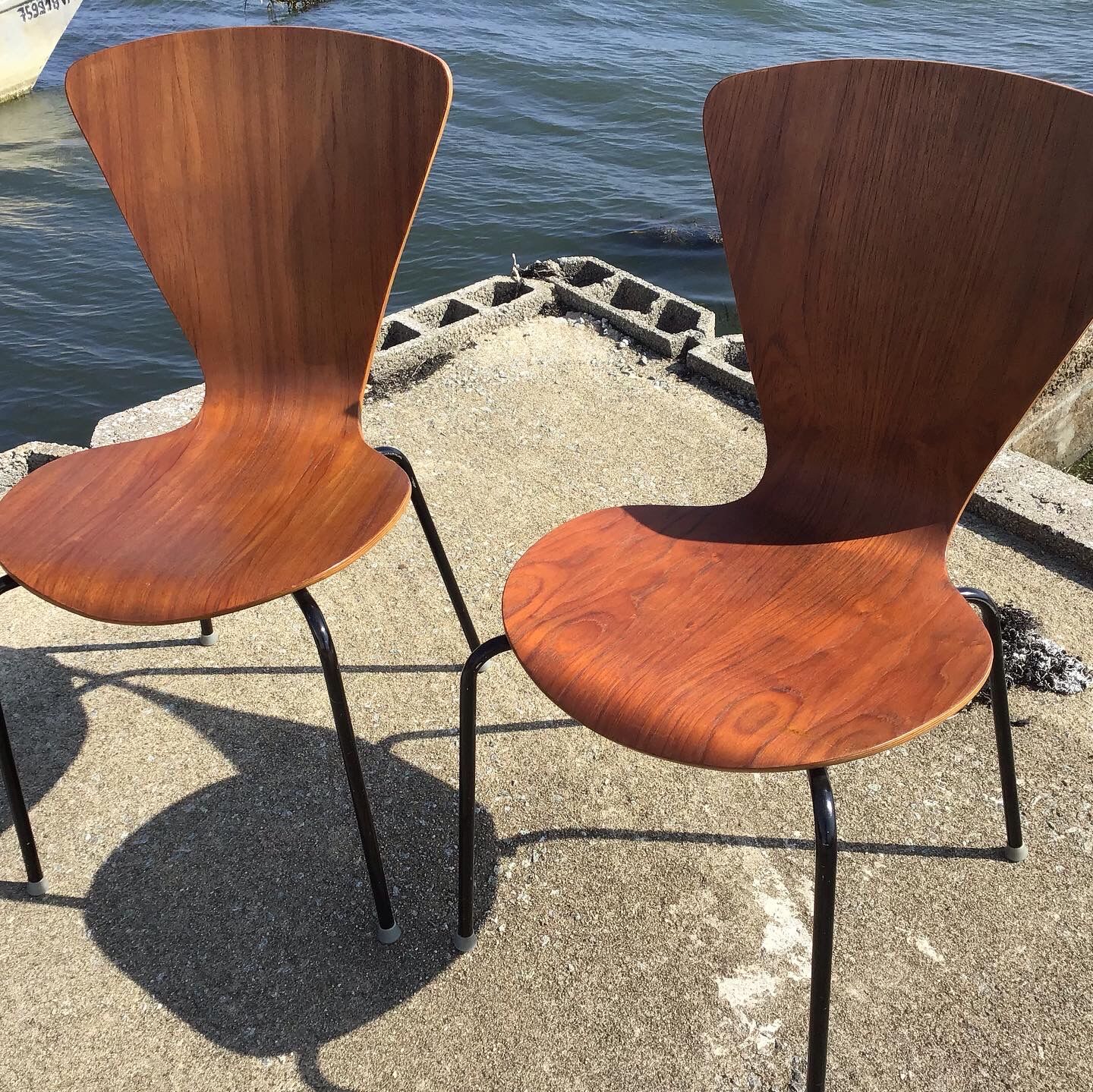 Pair of chairs series 7 by Arne Jacobsen for Fritz Hansen