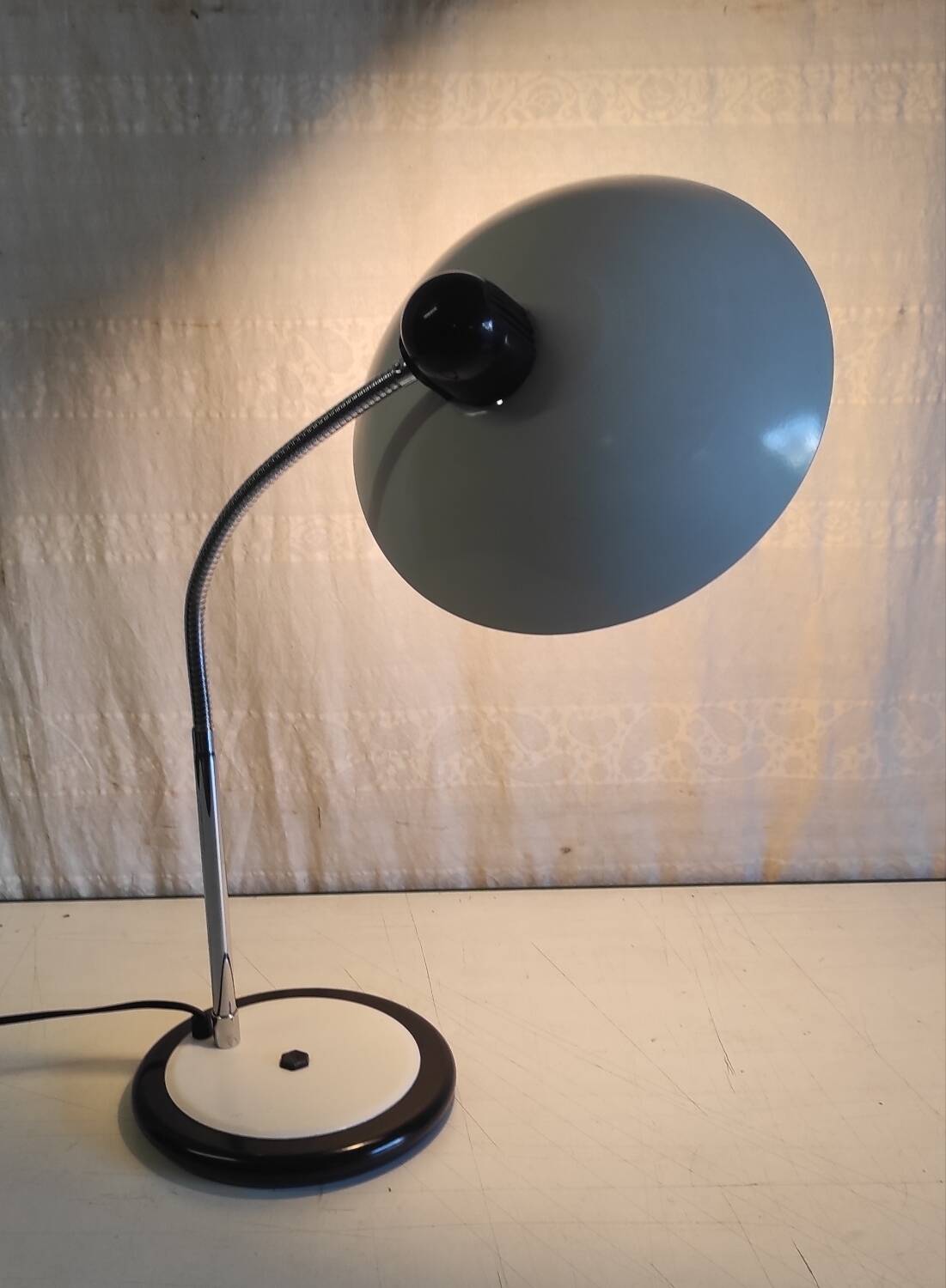 Beige and chrome articulated table lamp - 70s/80s