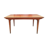 Scandinavian extendable table