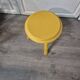 Tabouret tripode vintage en bois tourné jaune