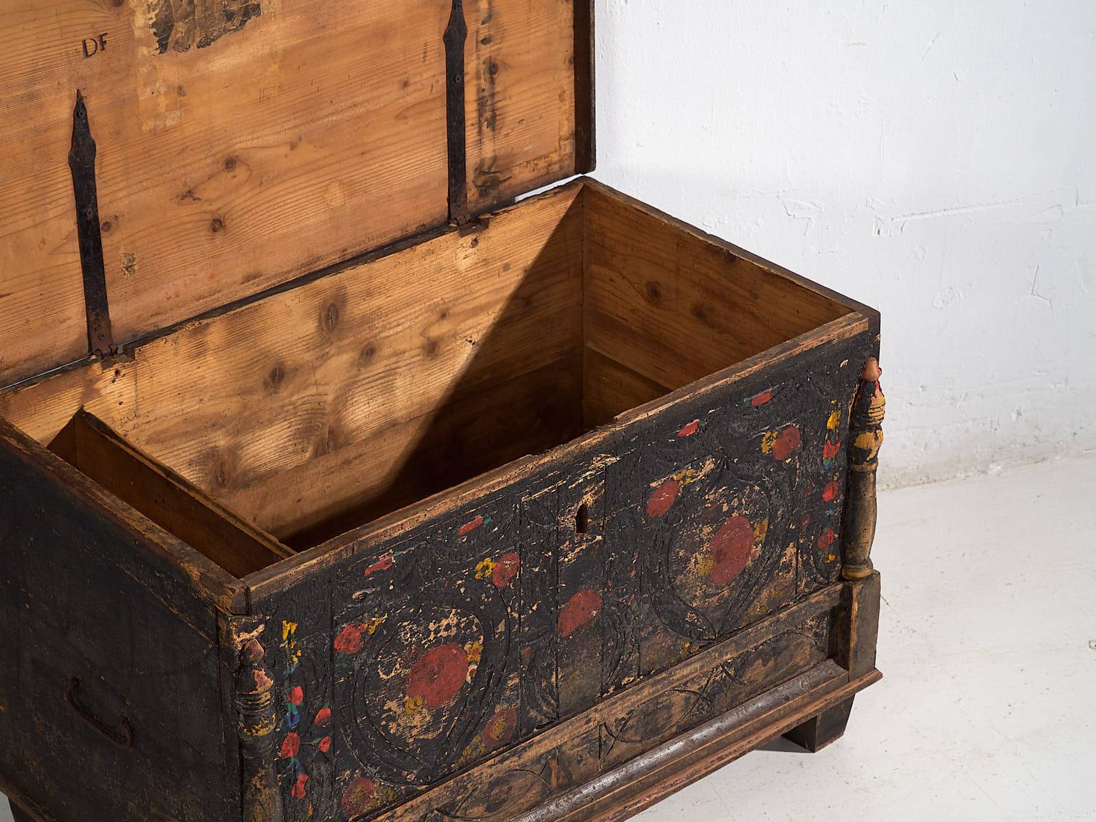 Antique chest with floral decoration (c.1920) #8