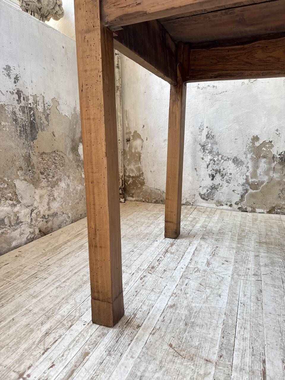 Cherry farmhouse table 1m8