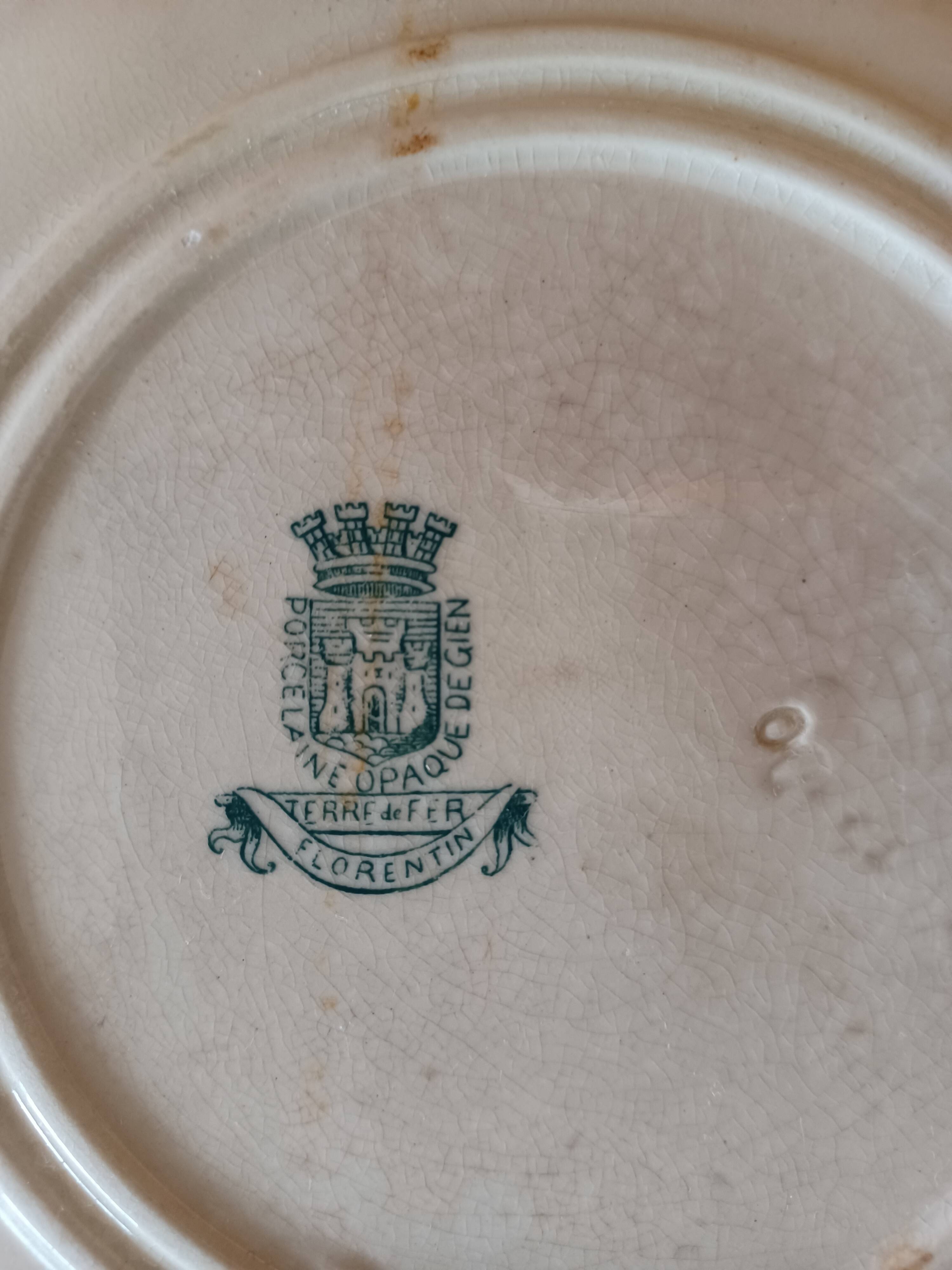 Terre de Fer Gien plate, Florentine decor