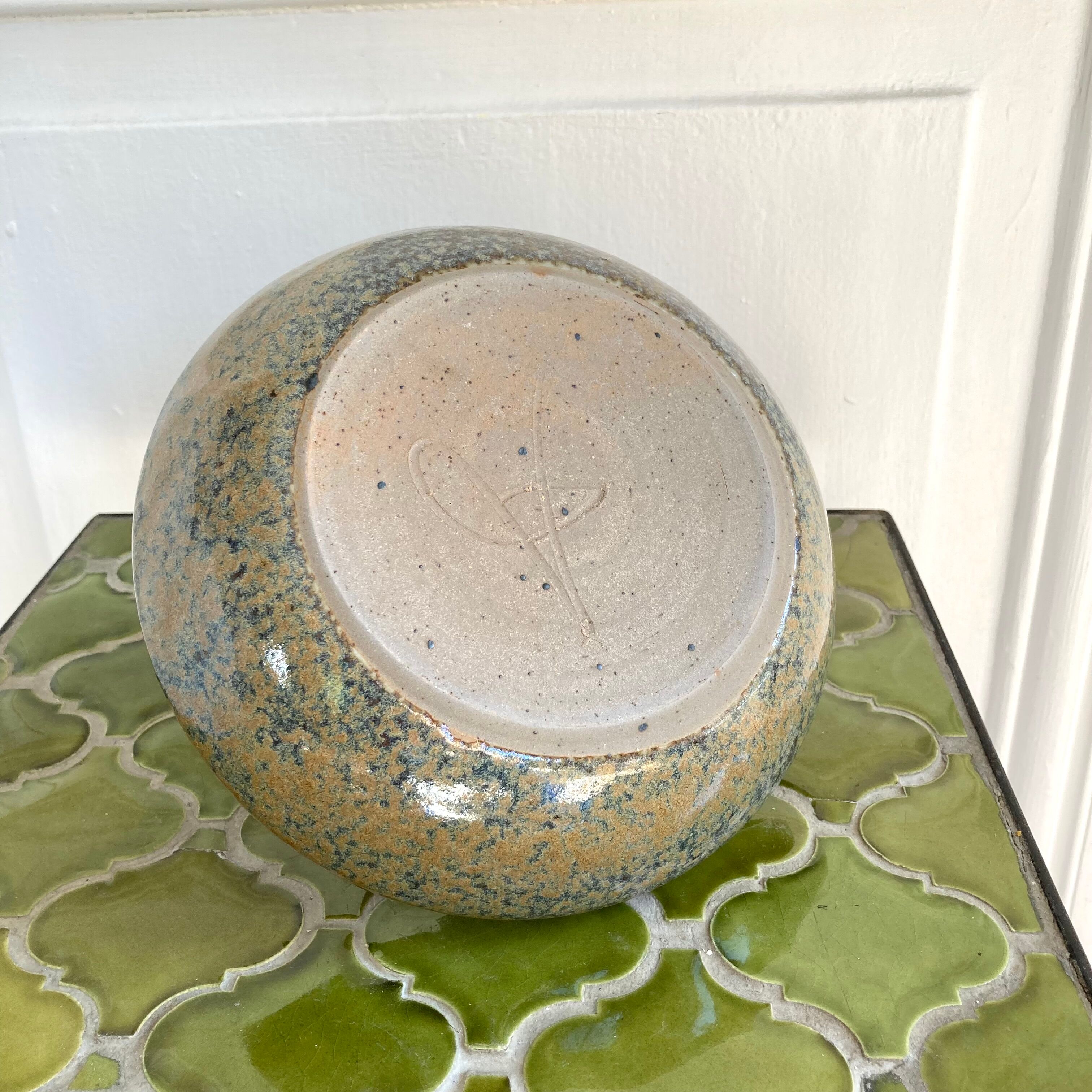 Pique vase flowers with sandstone cup