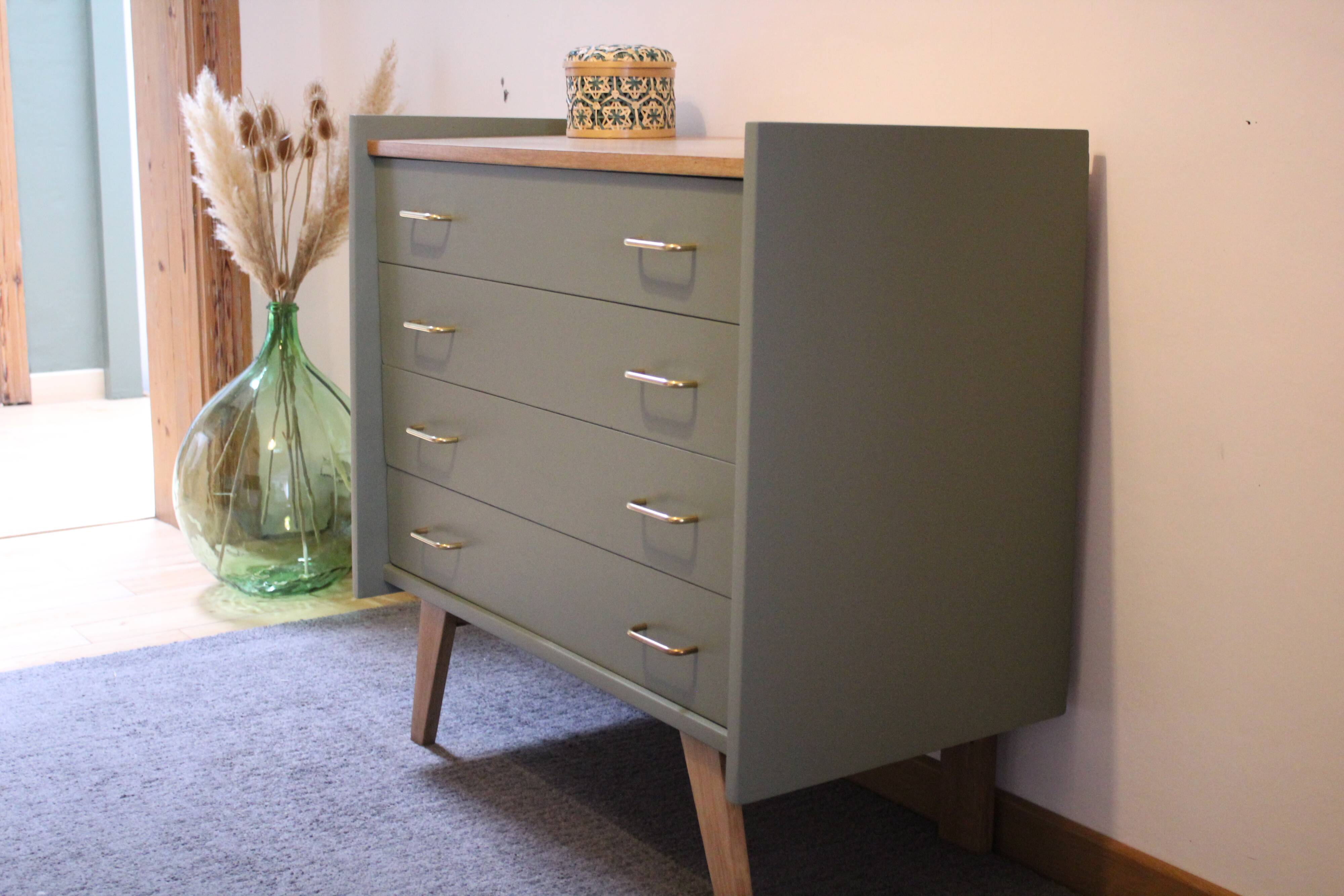 Vintage chest of drawers
