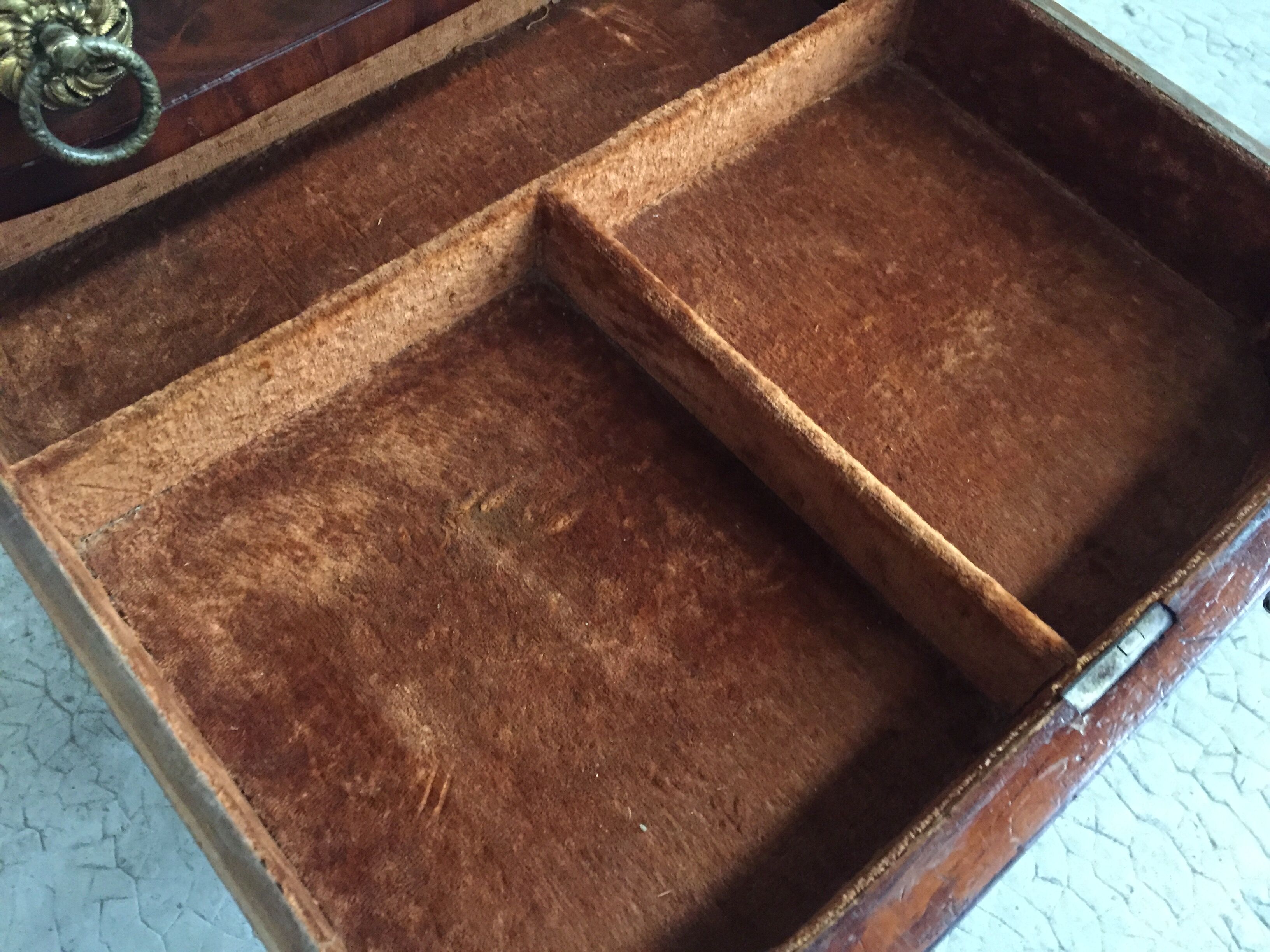 Small piece of english furniture has 3 drawers in mahogany for silverware