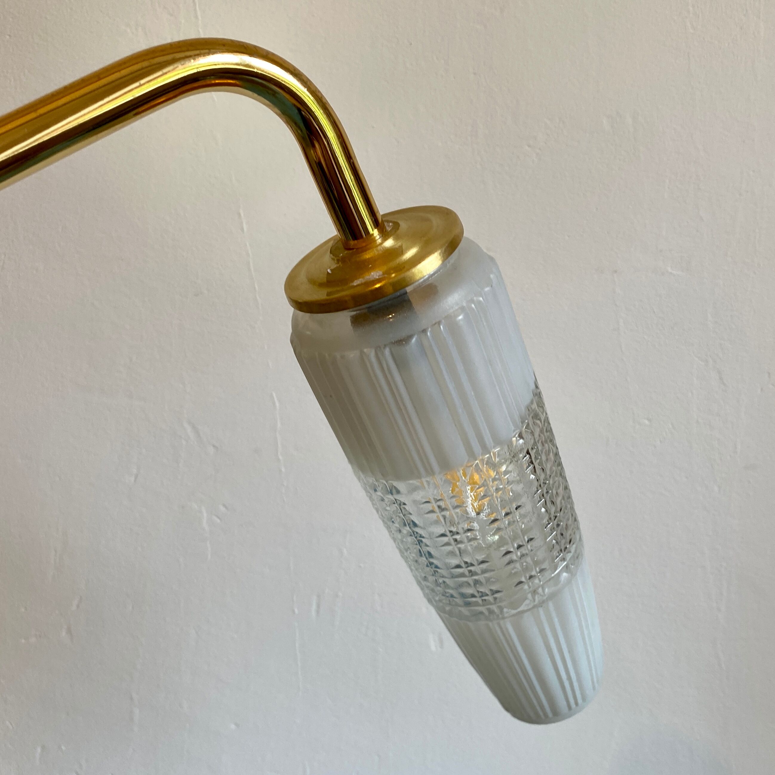 Vintage tulip applique in white and transparent glass