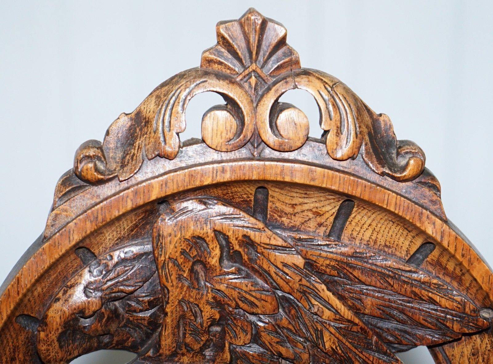 Chaise de vestibule Black Forrest en bois sculpté 19ème siècle