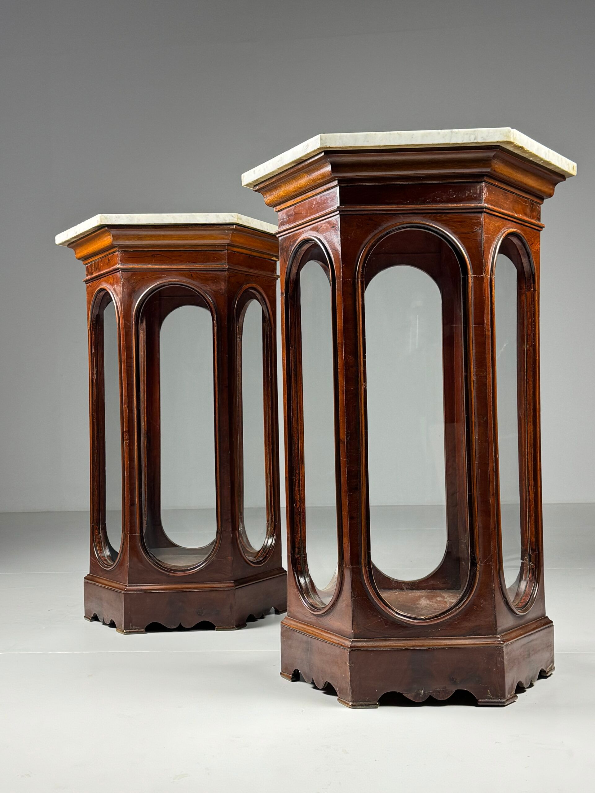 Ensemble de 2 vitrines italiennes du 19e siècle