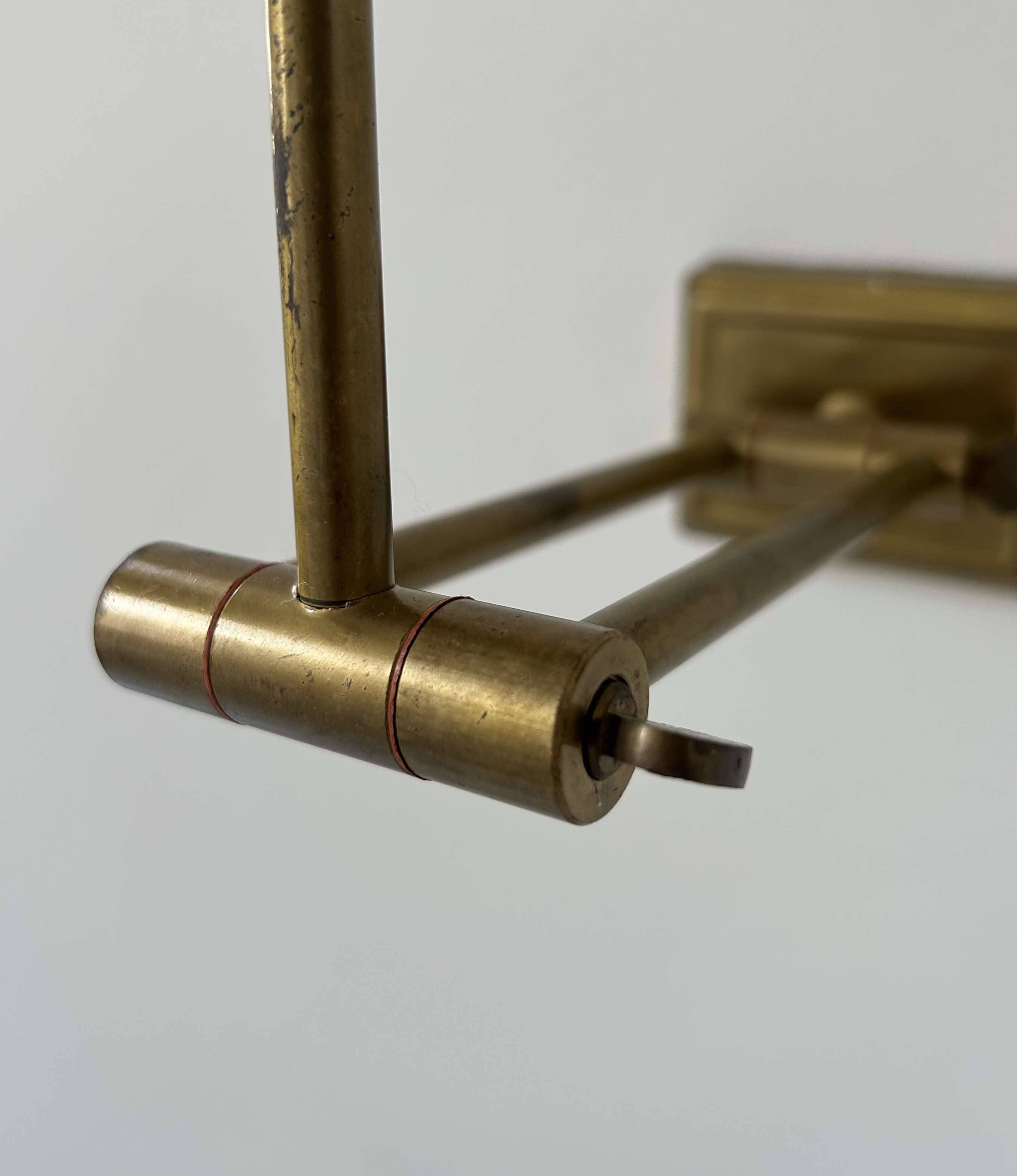 Paire d'appliques orientables, laiton patiné, France 1970