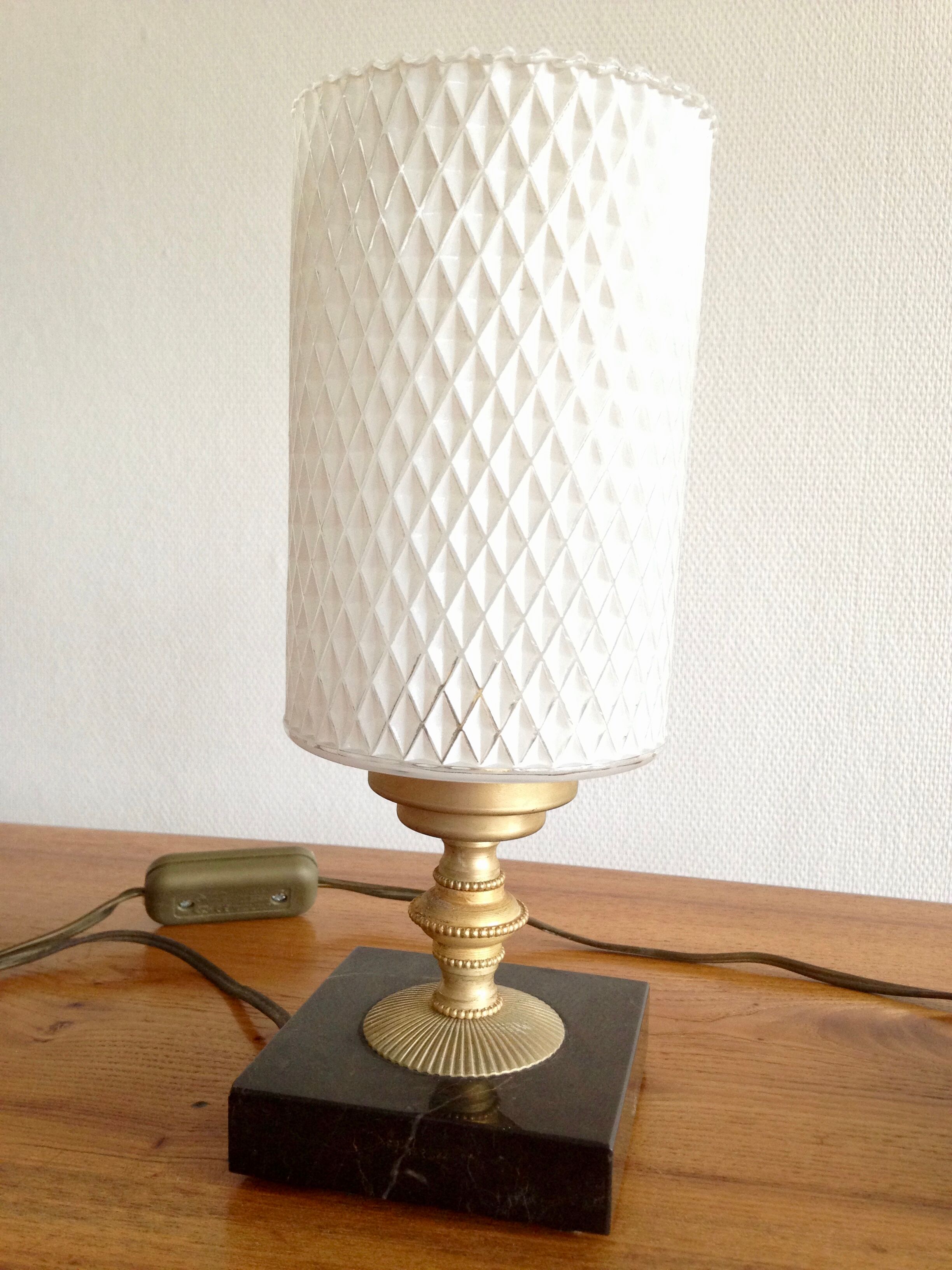 Pair lamp of nightstands in marble, brass and glass Harlequin