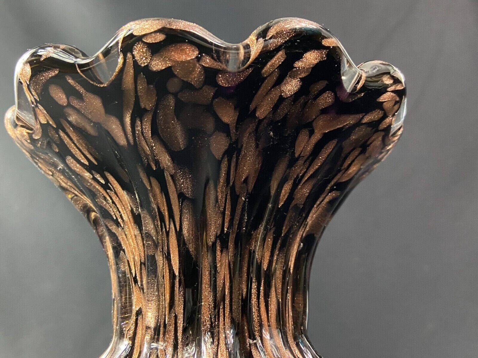 Vase signed in Murano Venice crystal with gold inclusion on a black background