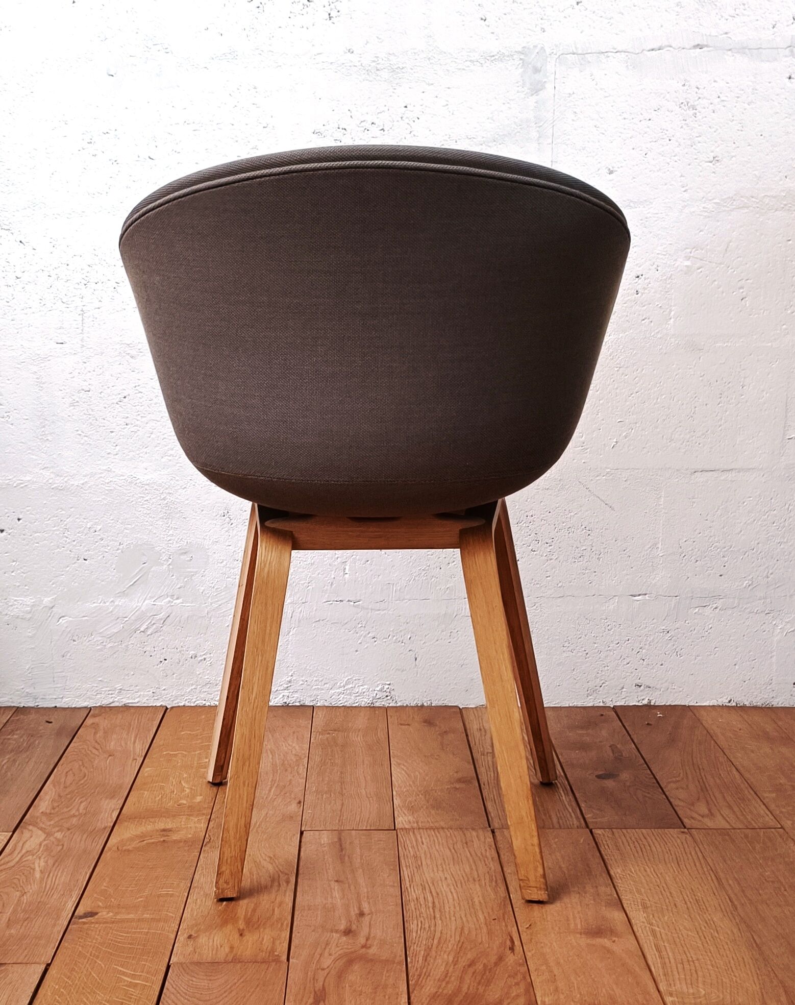Chaise About A Chair AAC22, Hee Welling