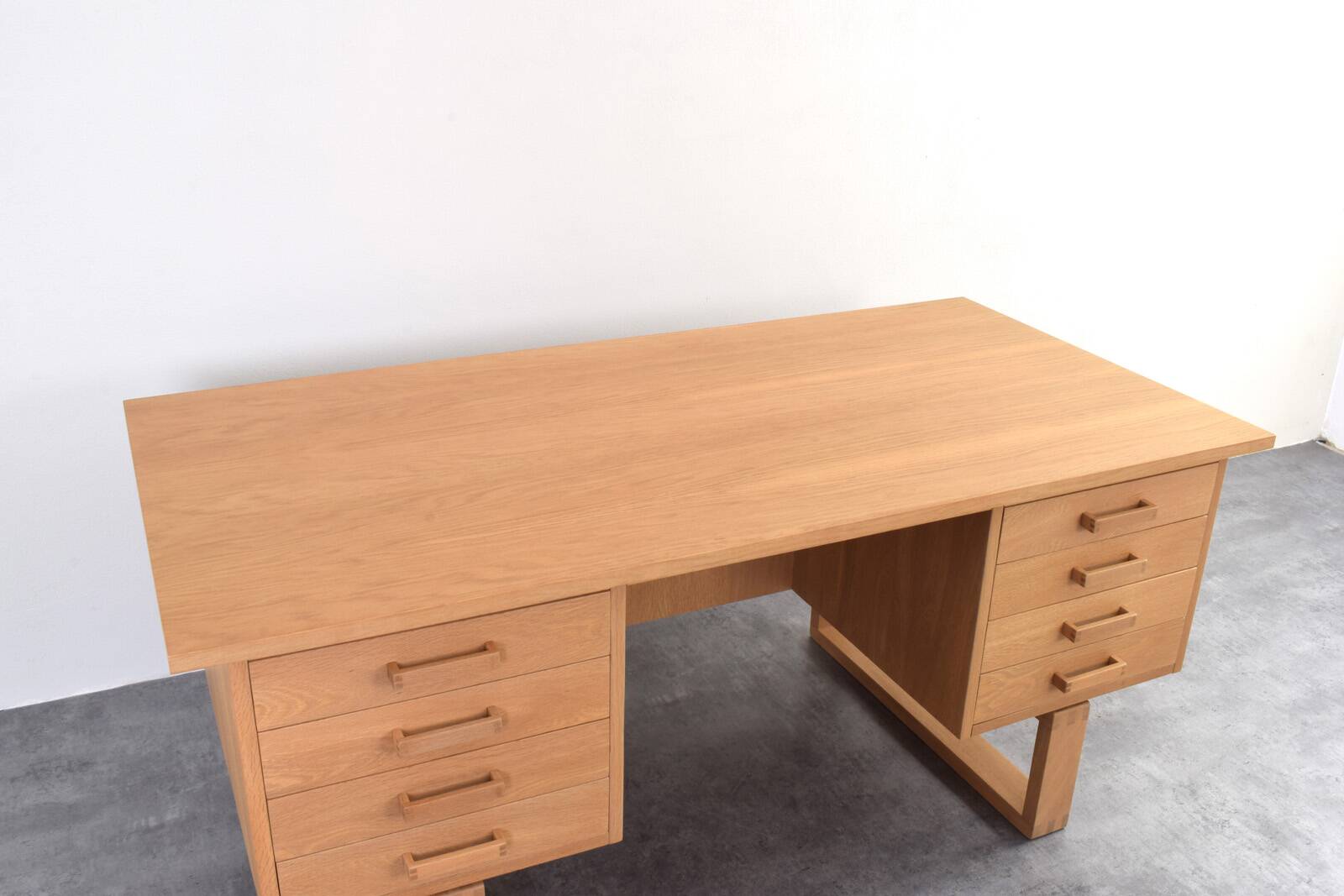 Mid-Century Oak Freestanding Desk by Torben Valeur & Henning Jensen for Dyr