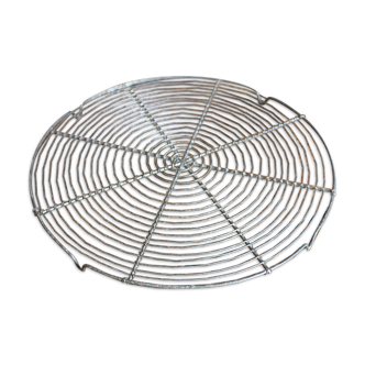 Vintage pie grill under flat round wire