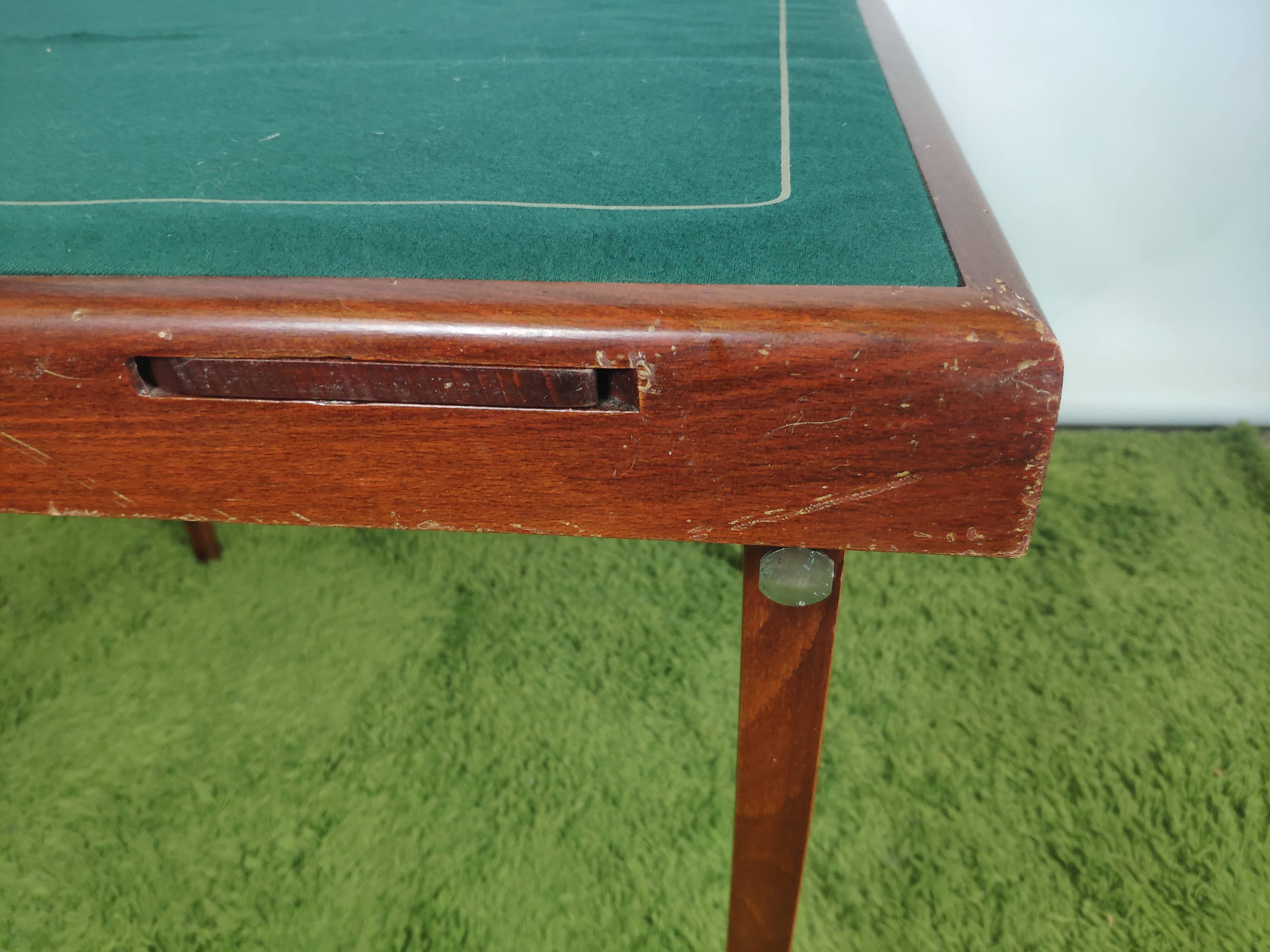 SMIR folding bridge table