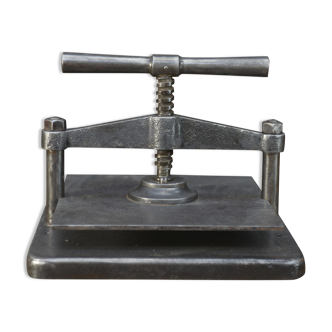 Old press a book cast iron of the 1920s