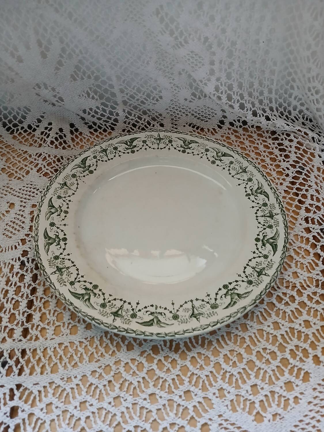 Plat ancien en terre de fer