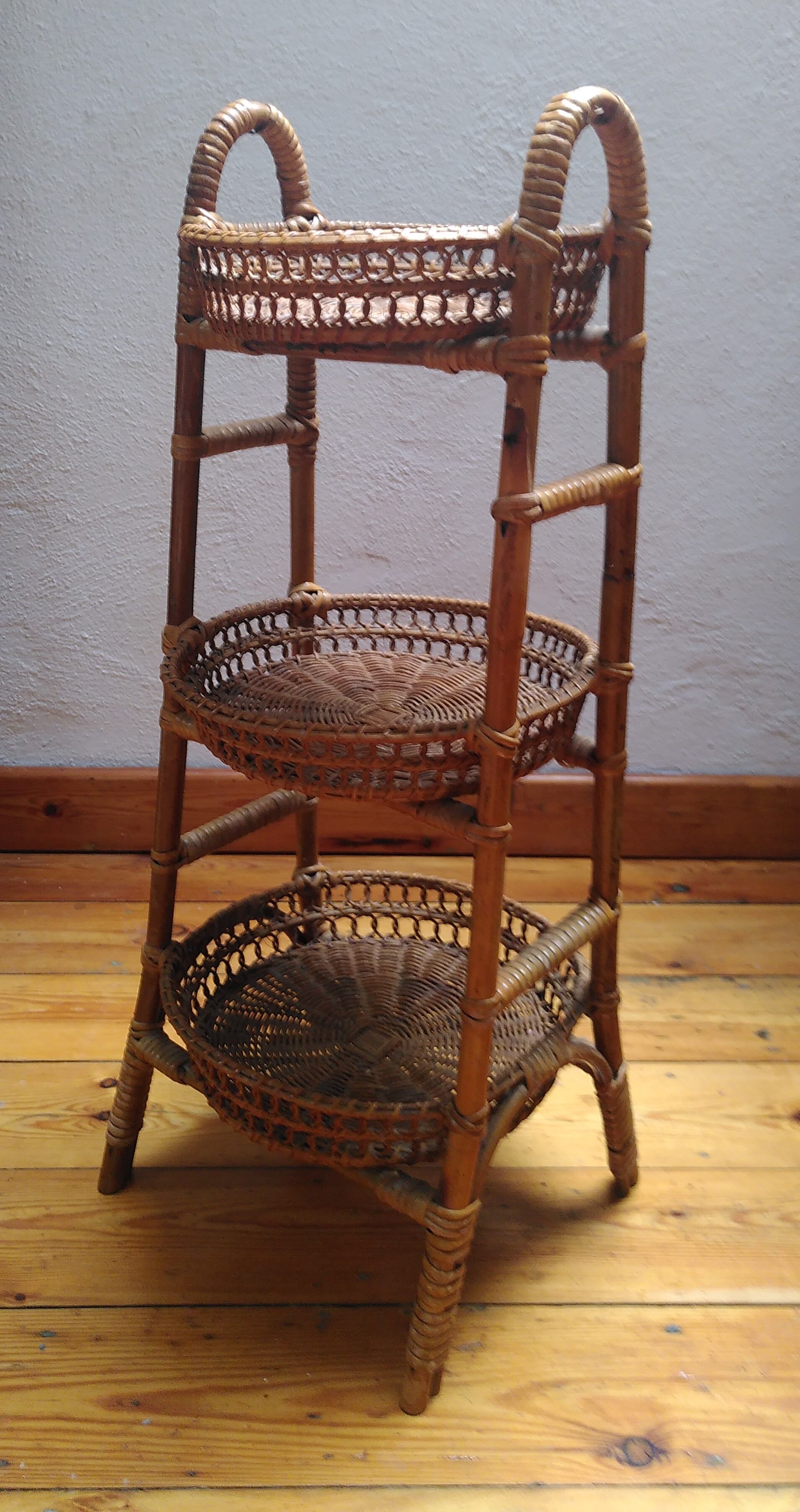 Vegetable shelf / pocket tray