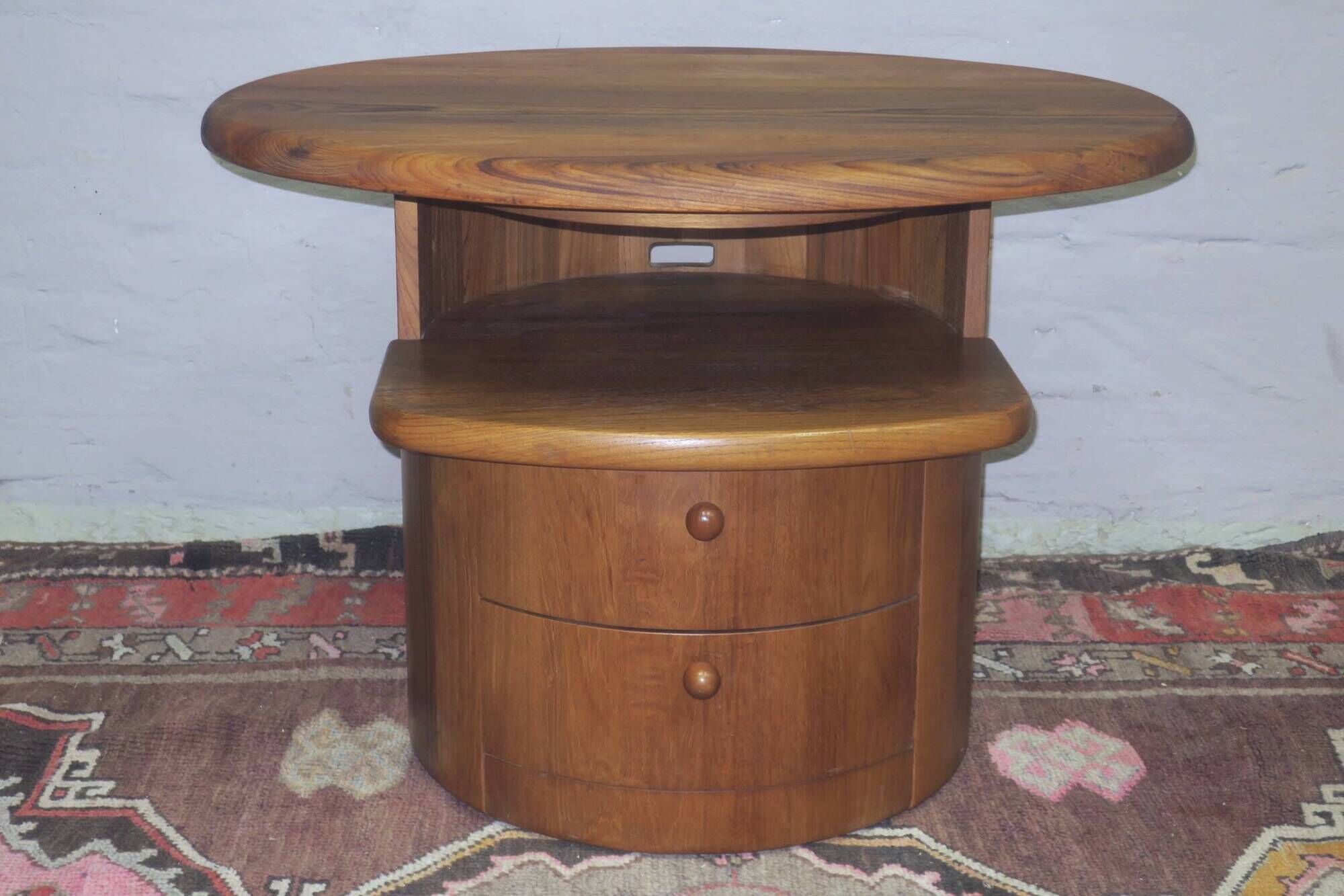 Table basse ovale en teck massif avec plateau pivotant par Silkeborg, Danemark, années 1960.