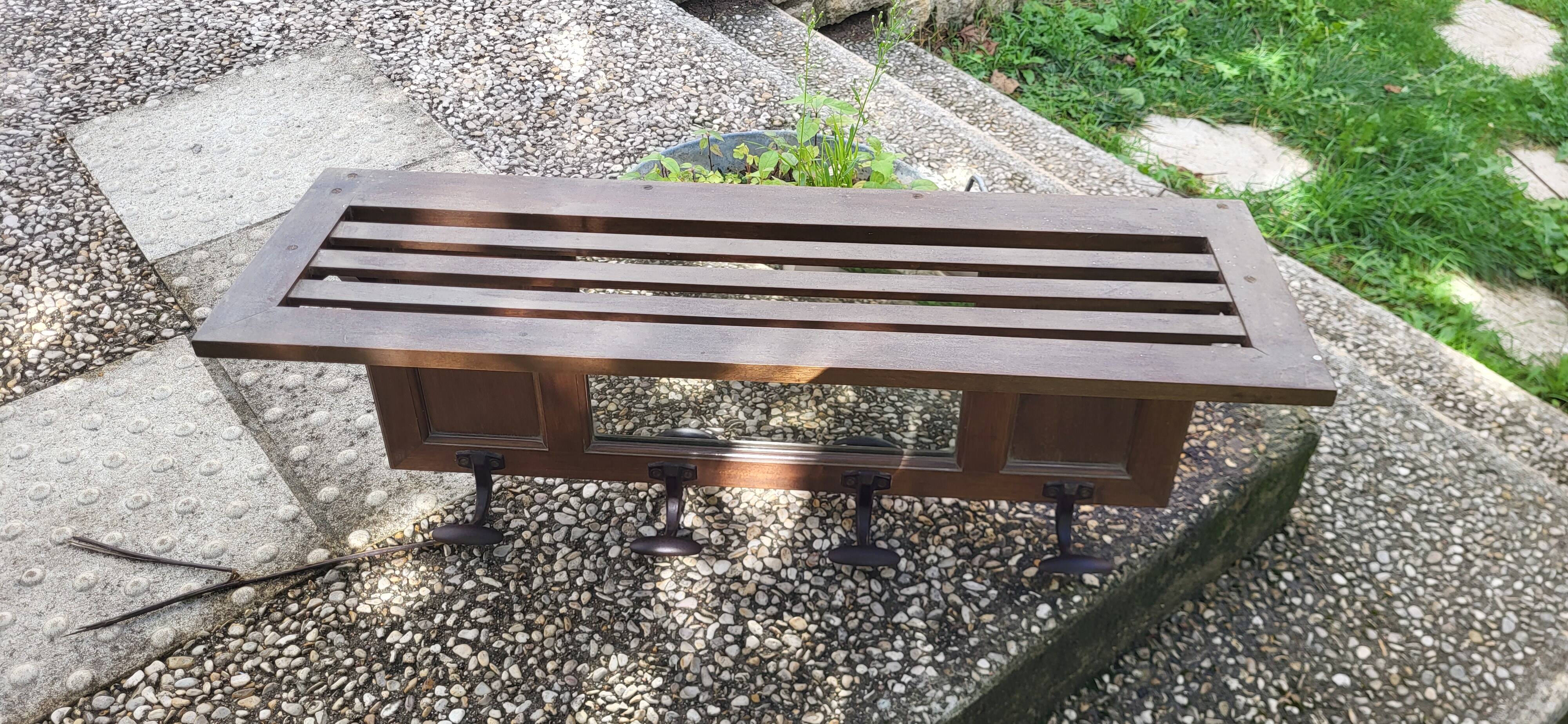 Entrance hall, wall-mounted coat rack