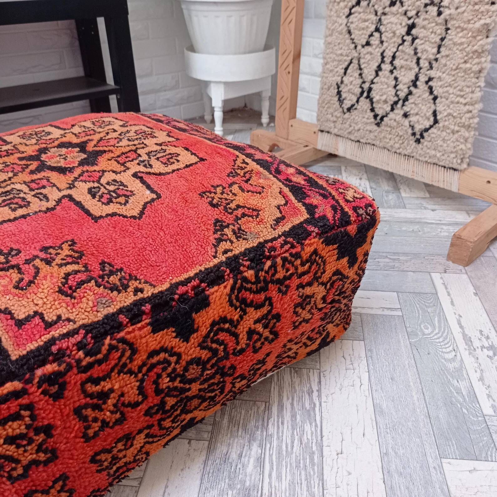 Handmade Berber pouf in wool 60 X 60 X 20 CM