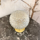 Lampe globe “pointes de diamant” en verre