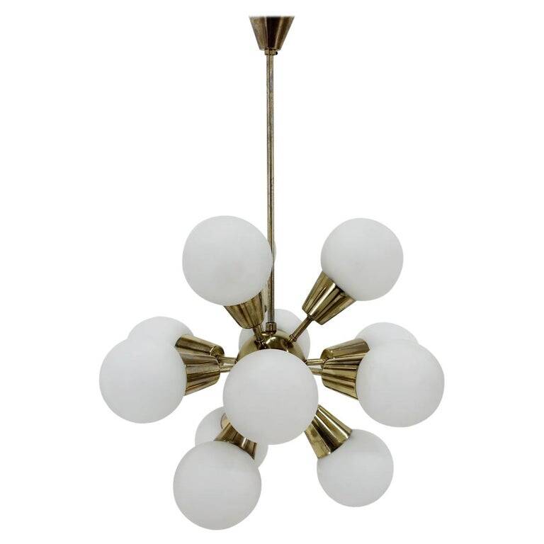 Chandelier Sputnik de l'ère spatiale du milieu du siècle, Kamenický Šenov, années 1970
