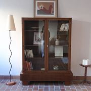 Bibliothèque vitrée en noyer, esprit Art déco, années 60