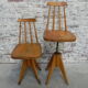 2 chaises en bois studio