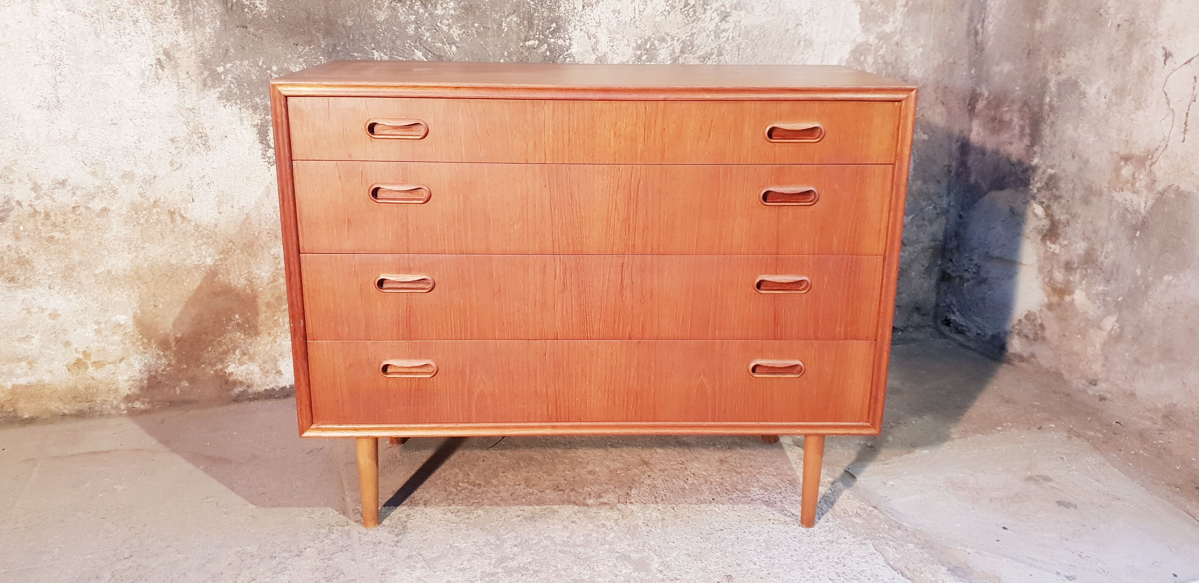 Scandinavian chest of drawers