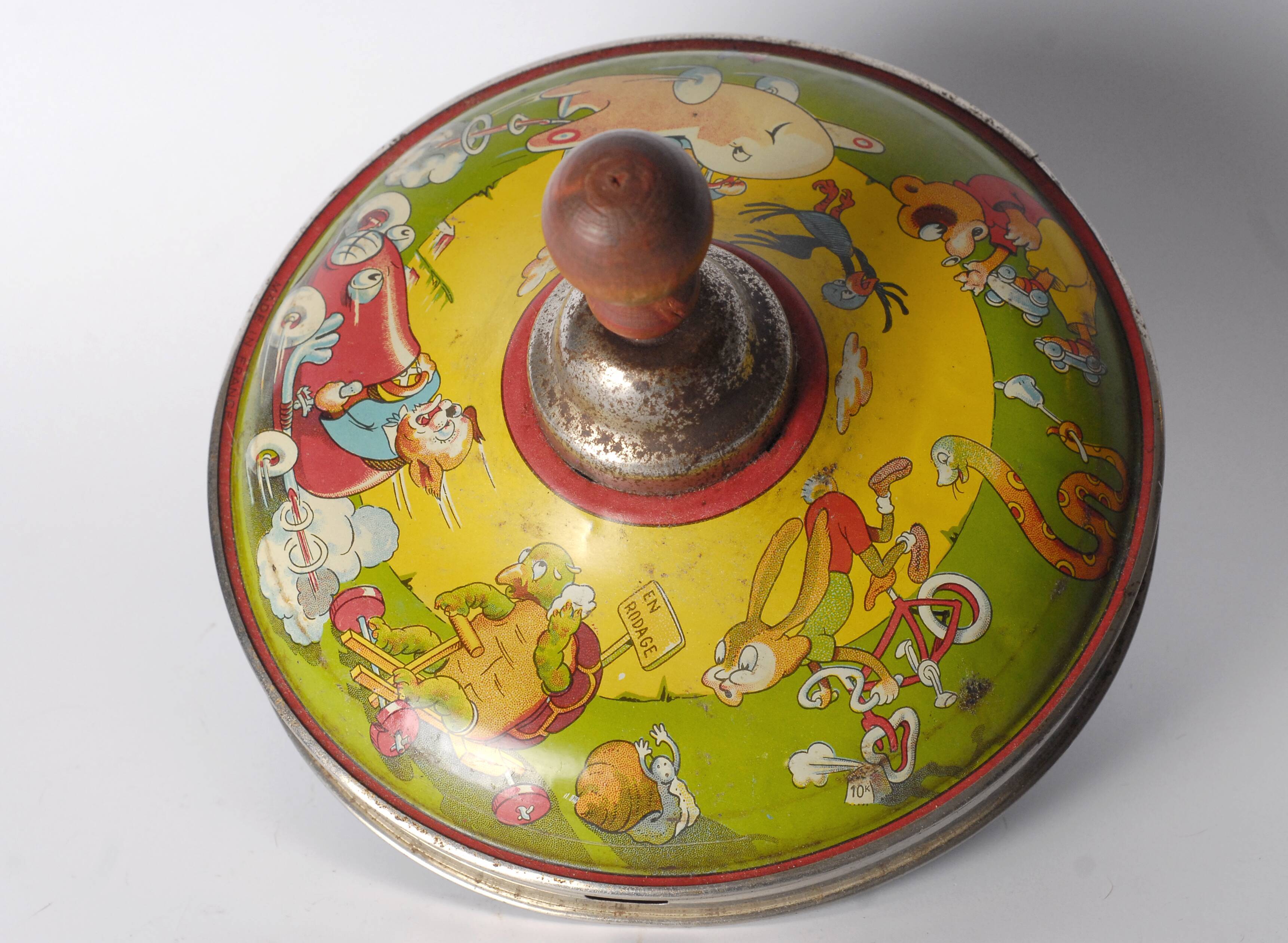 Old lithographed spinning top dating from the 1930