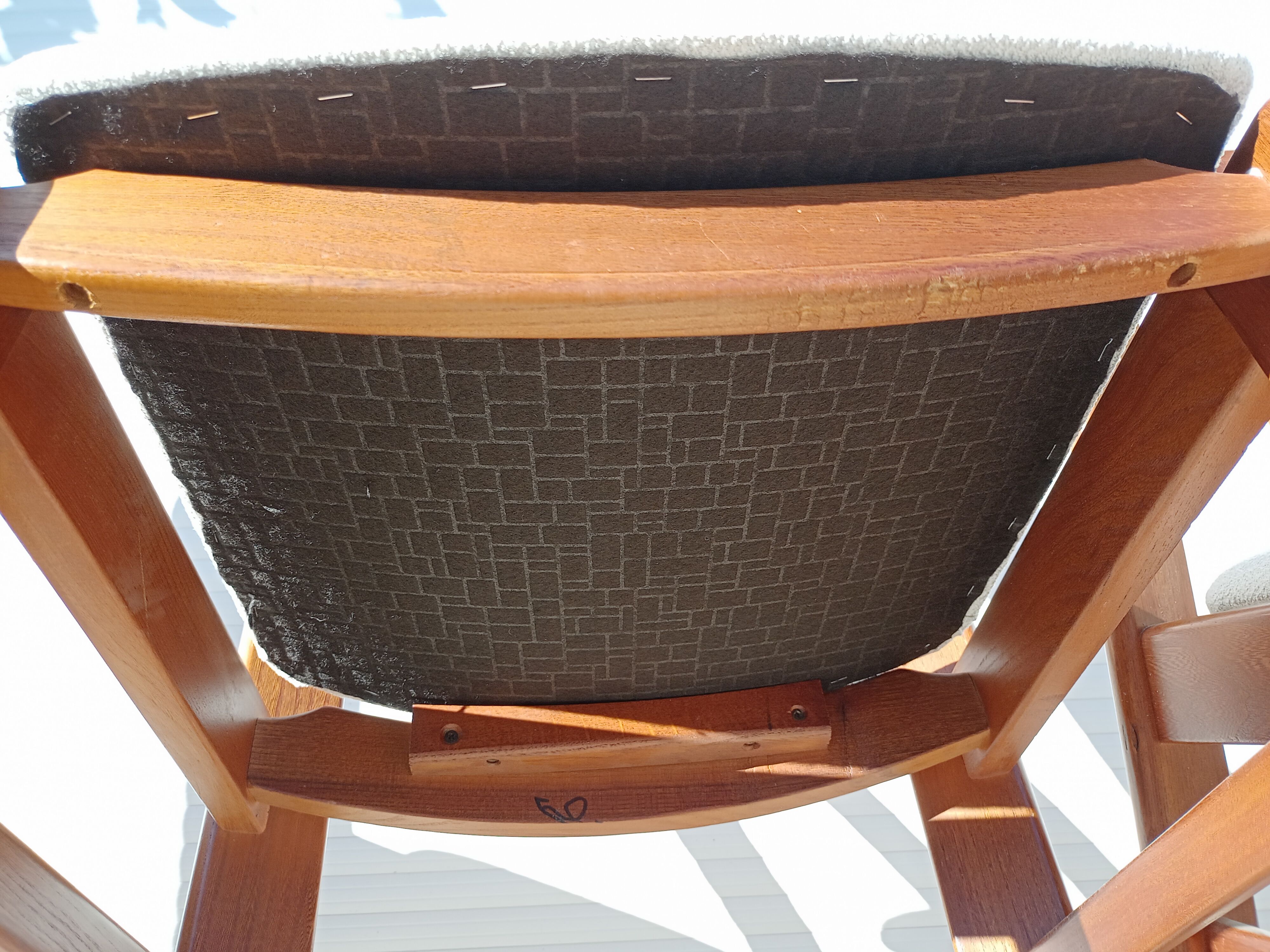 4 Chaises design Scandinave tissu bouclettes