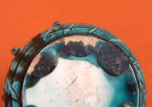 Empty pocke in glazed ceramic