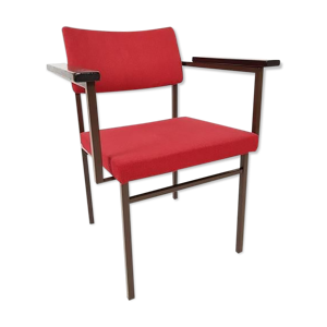 Chaise rouge vintage