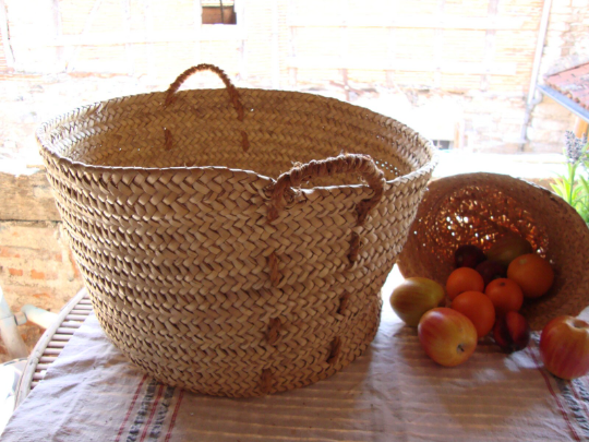 Straw woven laundry basket, vintage 6
