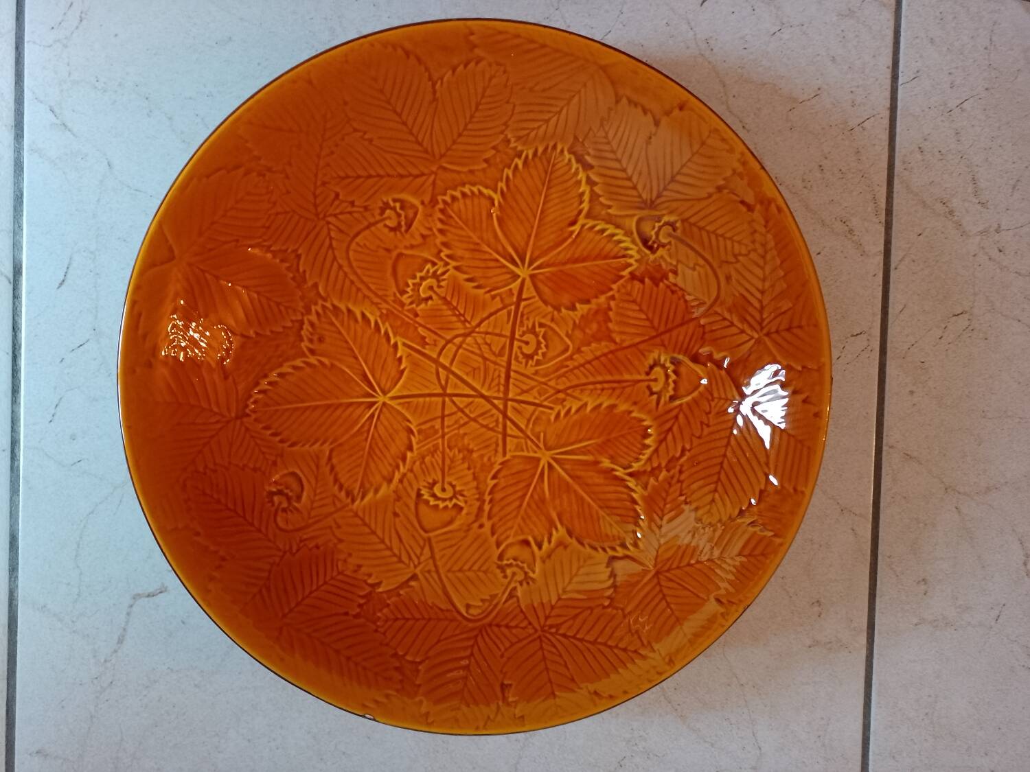 Ceramic fruit bowl