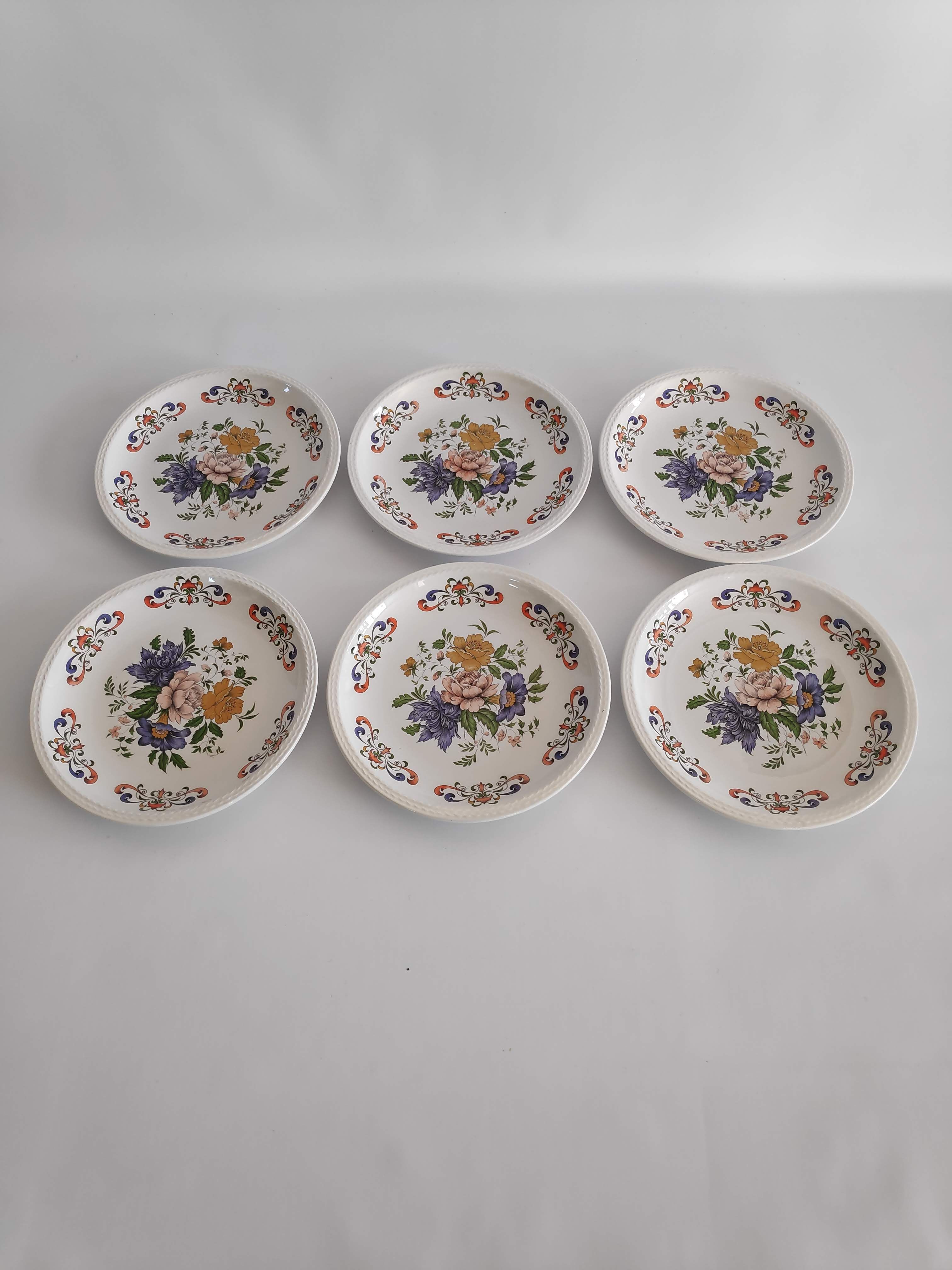 Set of 6 vintage flat plates Moulin des wolves floral motif