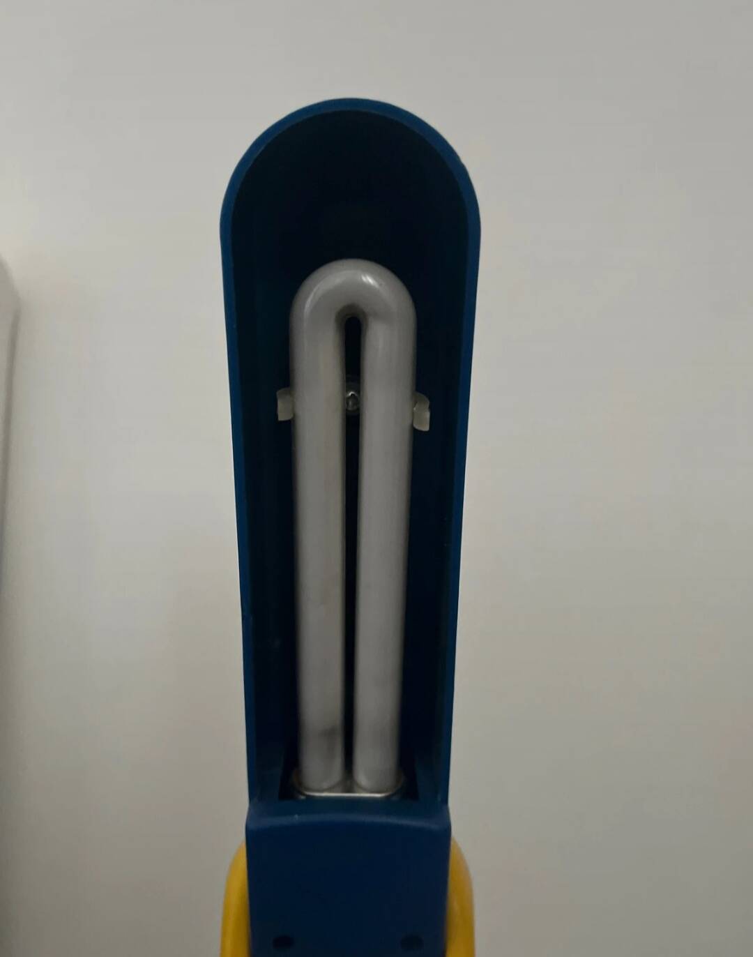 Zigzag lamp in Benetton style Memphis