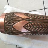 Bronze vase chiseled from the 1920s.