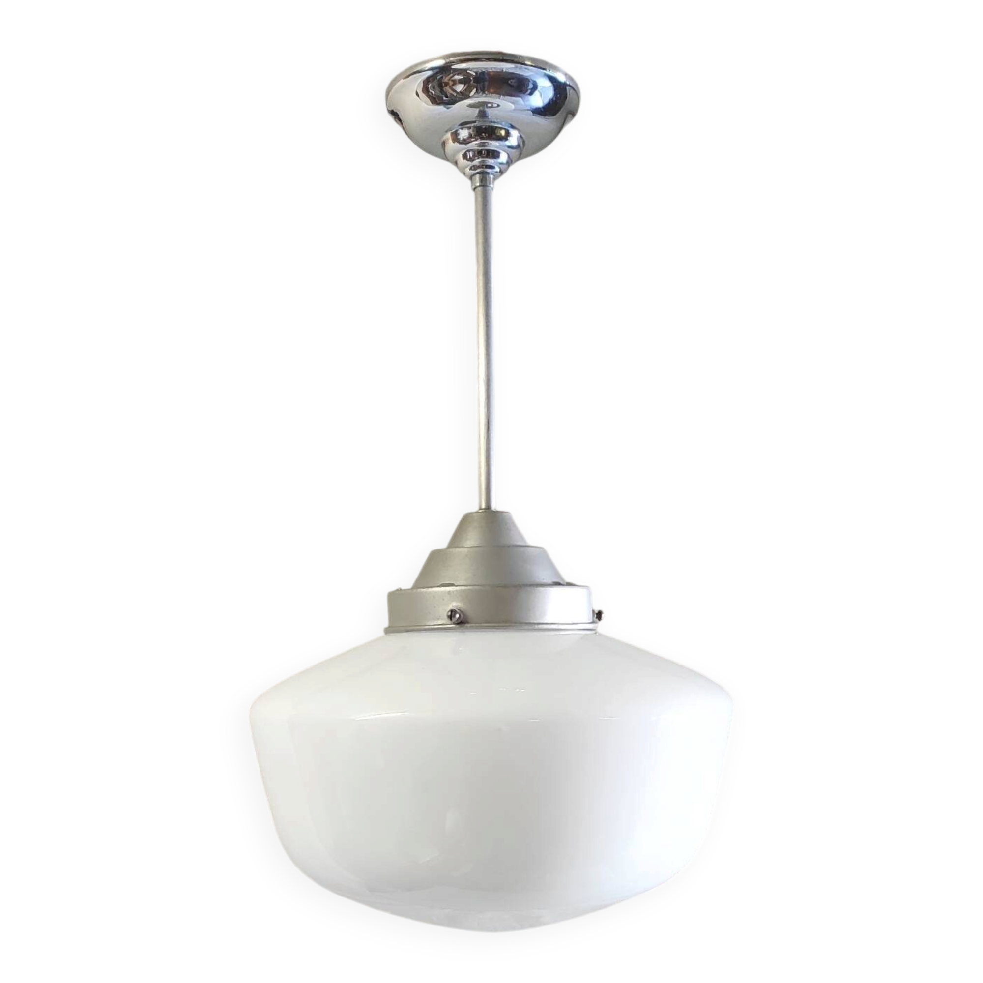 Suspension style Bauhaus globe opaline XL diam. 30cm - début XXeme